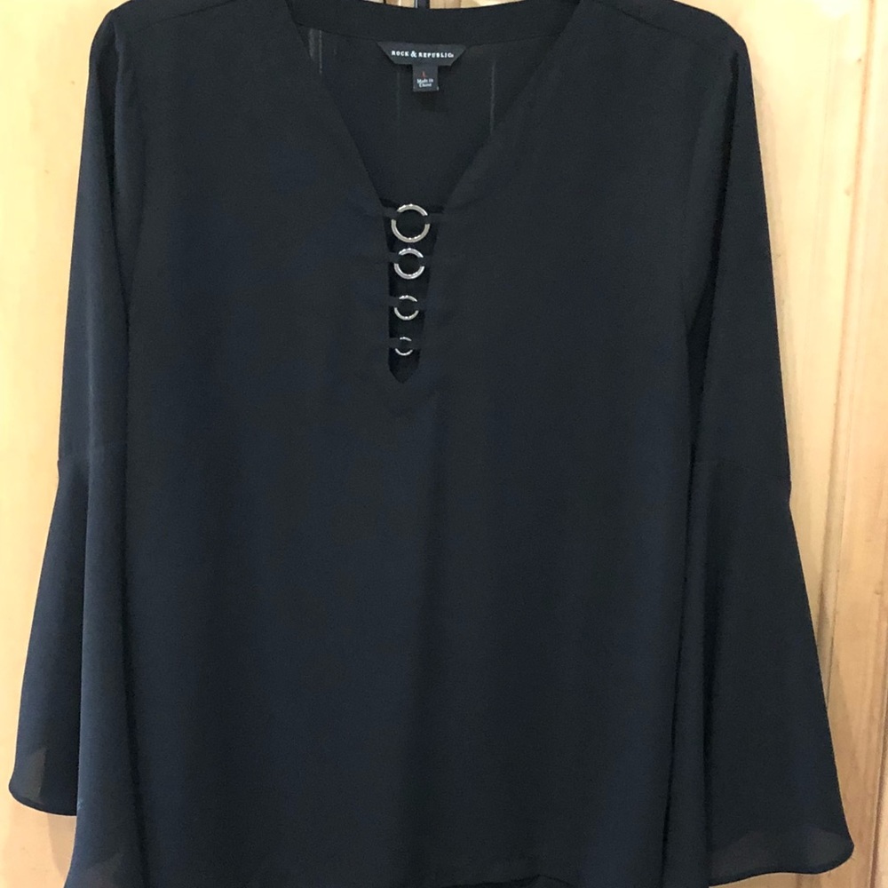Flare sleeve black shirt